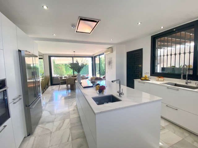 6 Bedrooms Villa in Nueva Andalucía