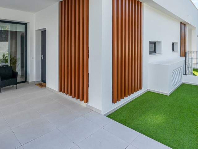 Adosado con 3 Dormitorios  en Estepona