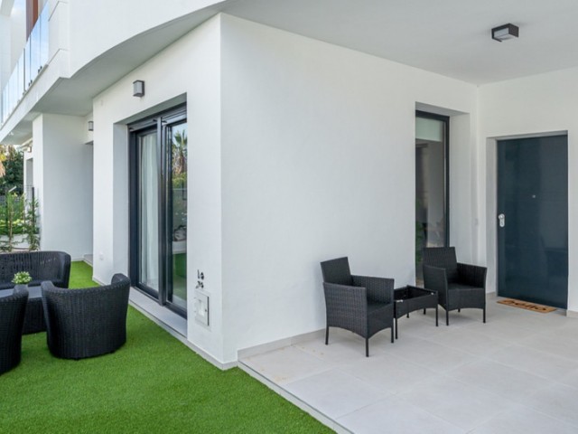 Adosado con 3 Dormitorios  en Estepona