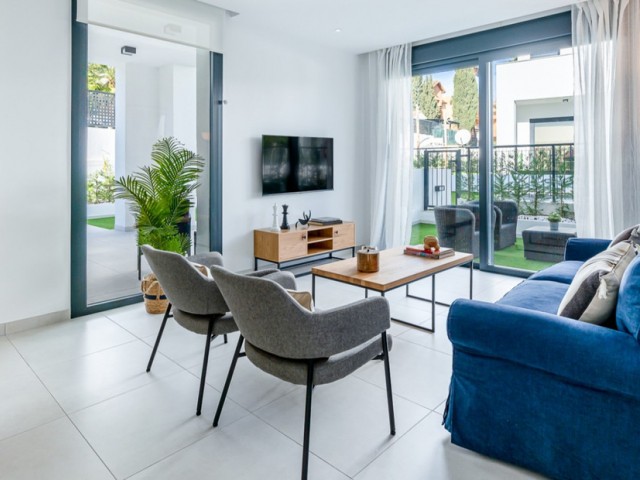 Adosado con 3 Dormitorios  en Estepona