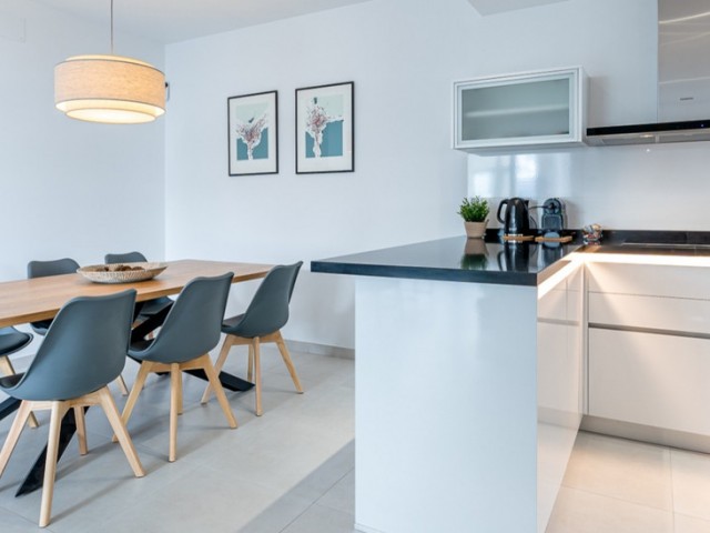 Adosado con 3 Dormitorios  en Estepona