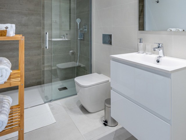 Adosado con 3 Dormitorios  en Estepona