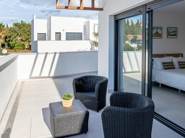 Adosado con 3 Dormitorios  en Estepona