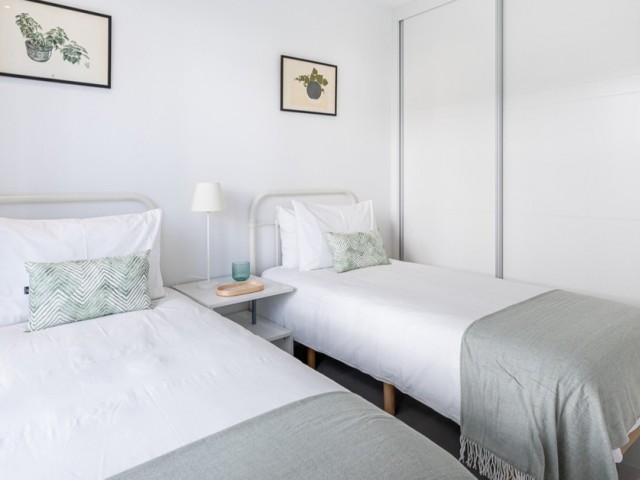 Adosado con 3 Dormitorios  en Estepona