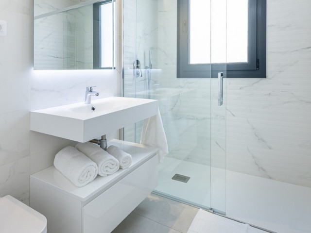 Adosado con 3 Dormitorios  en Estepona