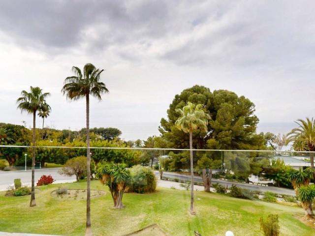 4 Bedrooms Apartment in Marbella