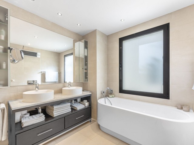 3 Bedrooms Apartment in Marbella