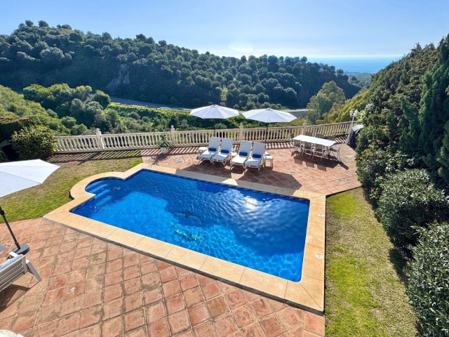 Villa avec 5 Chambres  à Calahonda