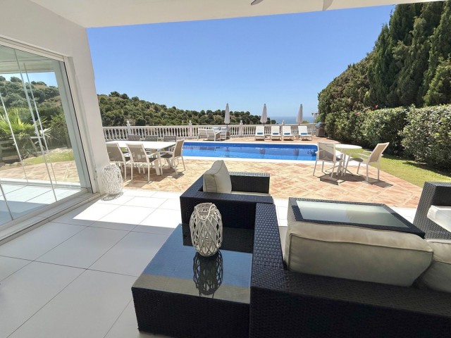 5 Bedrooms Villa in Calahonda