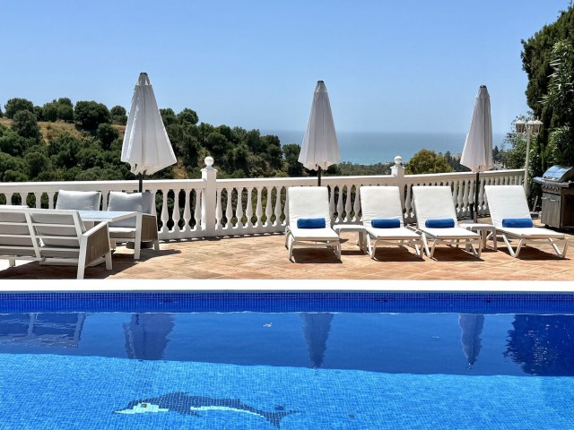 5 Bedrooms Villa in Calahonda