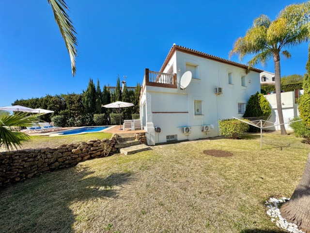 5 Bedrooms Villa in Calahonda