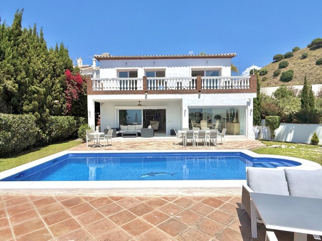 5 Bedrooms Villa in Calahonda
