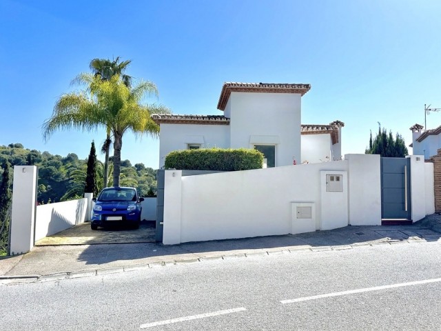 5 Bedrooms Villa in Calahonda