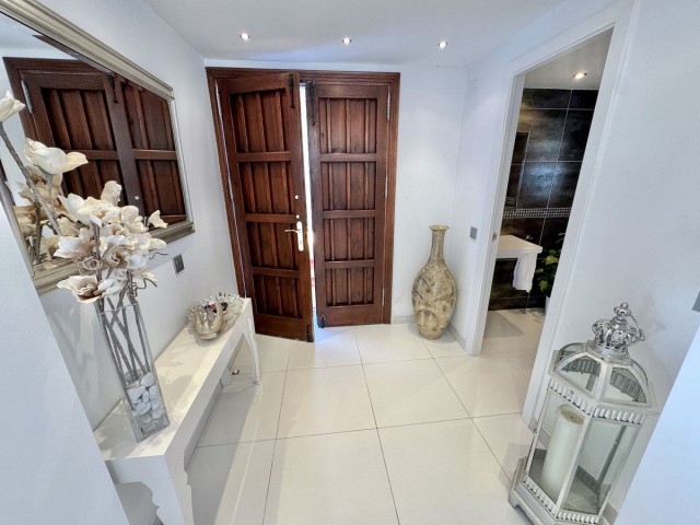 5 Bedrooms Villa in Calahonda