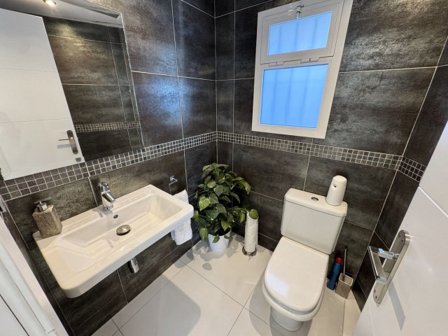 5 Bedrooms Villa in Calahonda