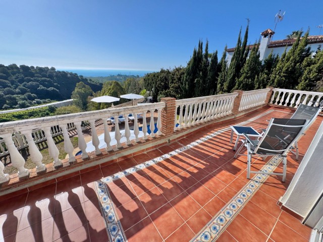 5 Bedrooms Villa in Calahonda
