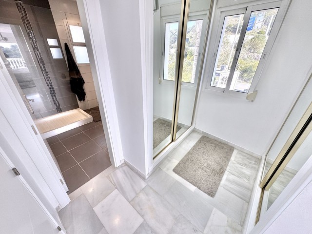 5 Bedrooms Villa in Calahonda