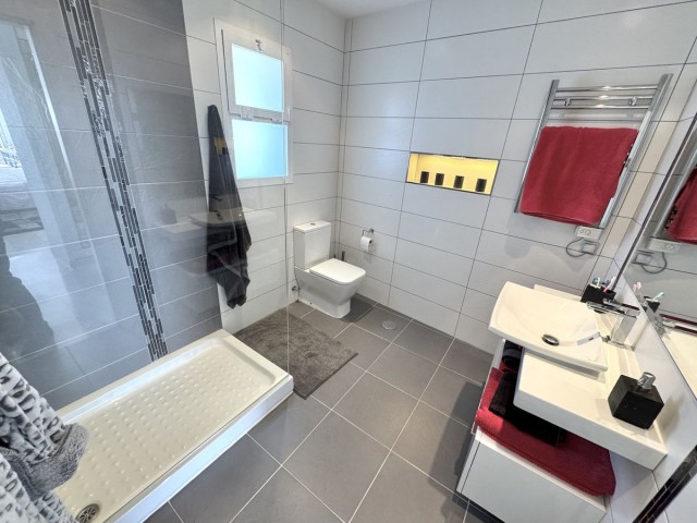 5 Bedrooms Villa in Calahonda