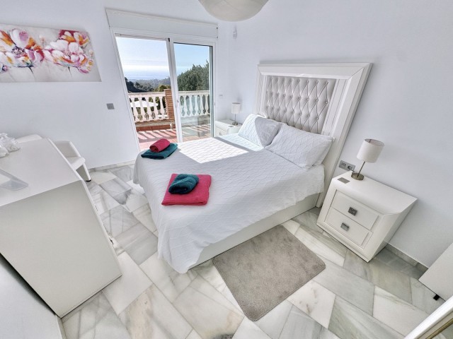 5 Bedrooms Villa in Calahonda