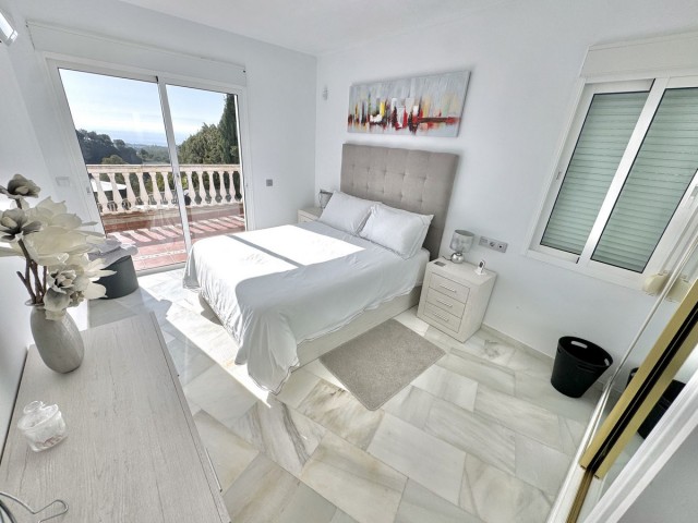 5 Bedrooms Villa in Calahonda