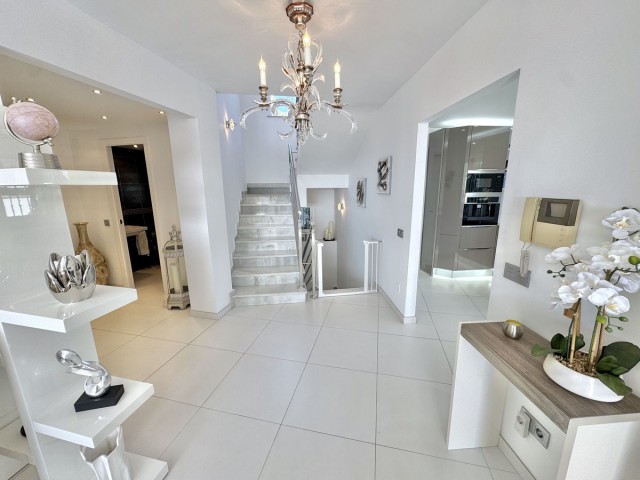 5 Bedrooms Villa in Calahonda