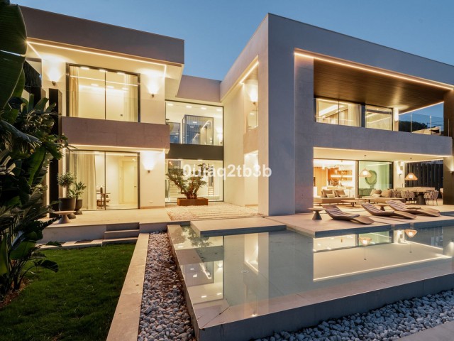 4 Bedrooms Villa in Nagüeles