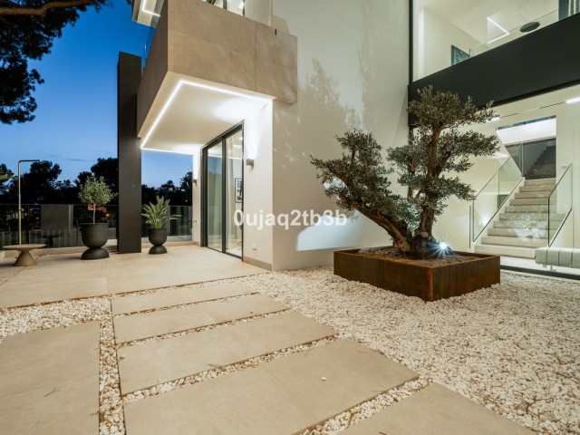 4 Bedrooms Villa in Nagüeles