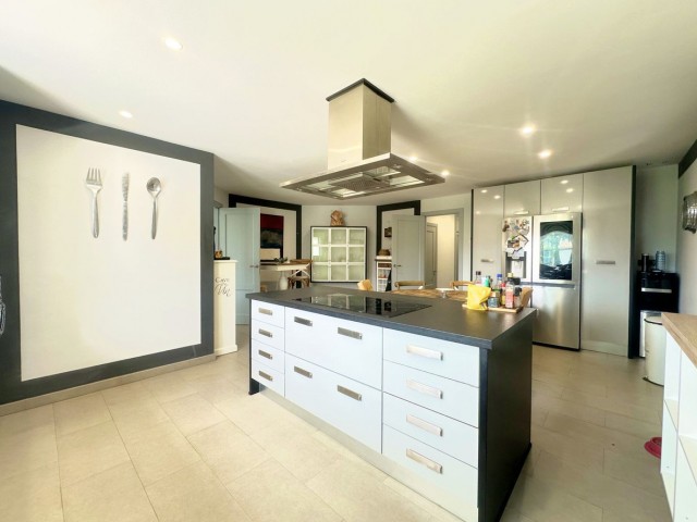 5 Bedrooms Villa in Sotogrande Alto