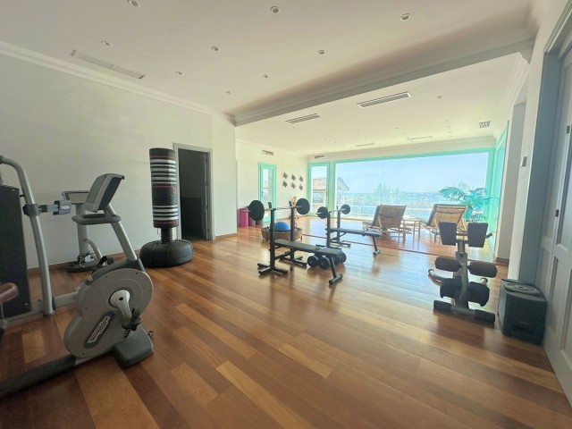 5 Bedrooms Villa in Sotogrande Alto