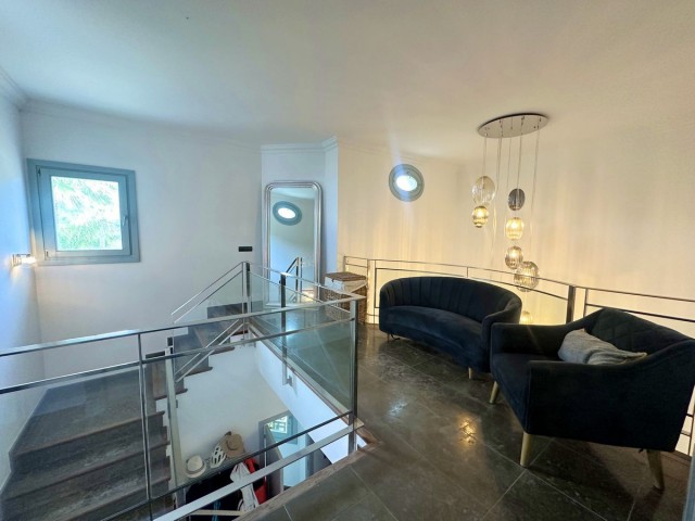 5 Bedrooms Villa in Sotogrande Alto