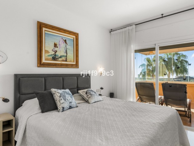 3 Bedrooms Apartment in Elviria