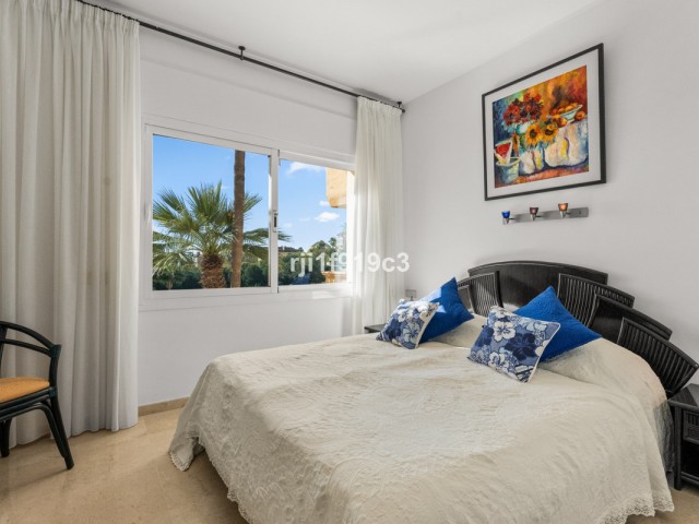 3 Bedrooms Apartment in Elviria