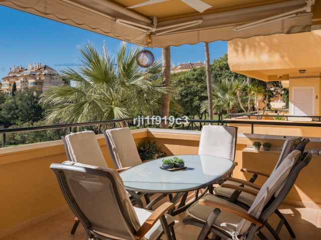 3 Bedrooms Apartment in Elviria