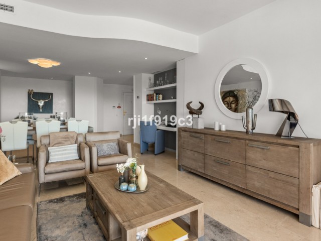 3 Bedrooms Apartment in Elviria
