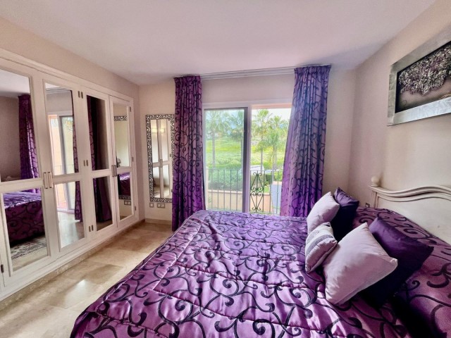 Maison mitoyenne avec 4 Chambres  à Nueva Andalucía