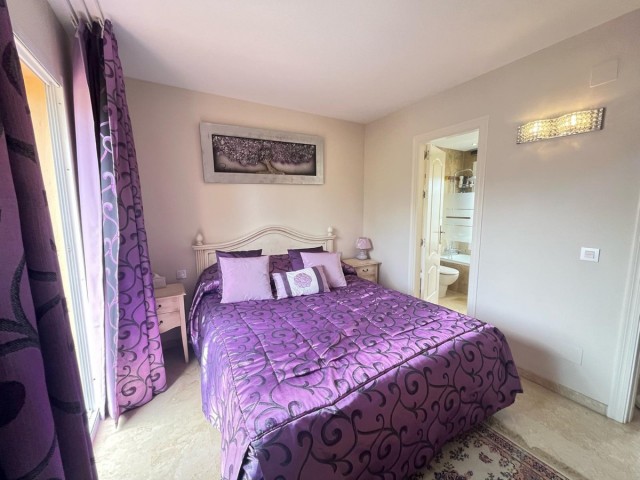 Maison mitoyenne avec 4 Chambres  à Nueva Andalucía