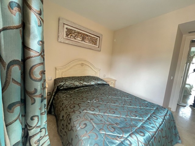 Maison mitoyenne avec 4 Chambres  à Nueva Andalucía