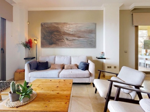 Apartamento con 4 Dormitorios  en Benahavís