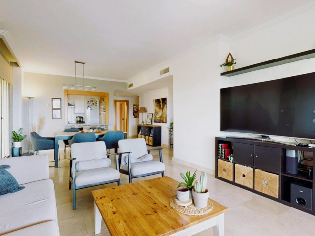 Apartamento con 4 Dormitorios  en Benahavís