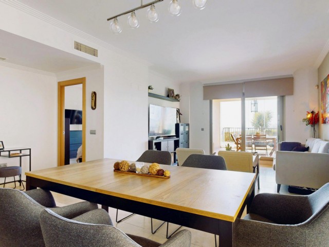 Apartamento con 4 Dormitorios  en Benahavís