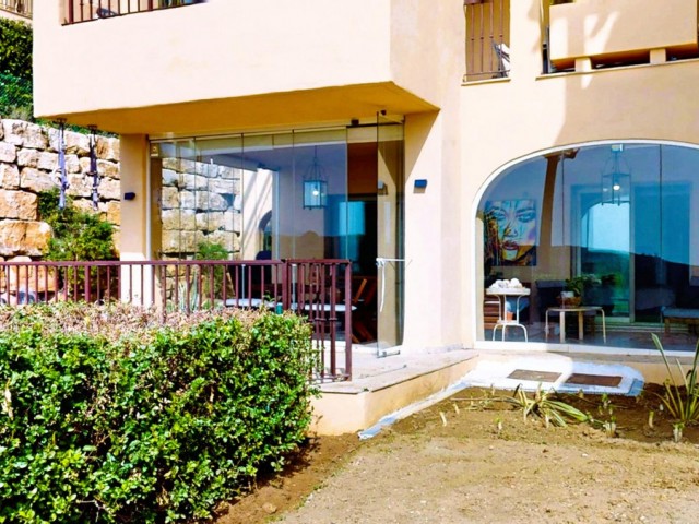 Apartamento con 4 Dormitorios  en Benahavís