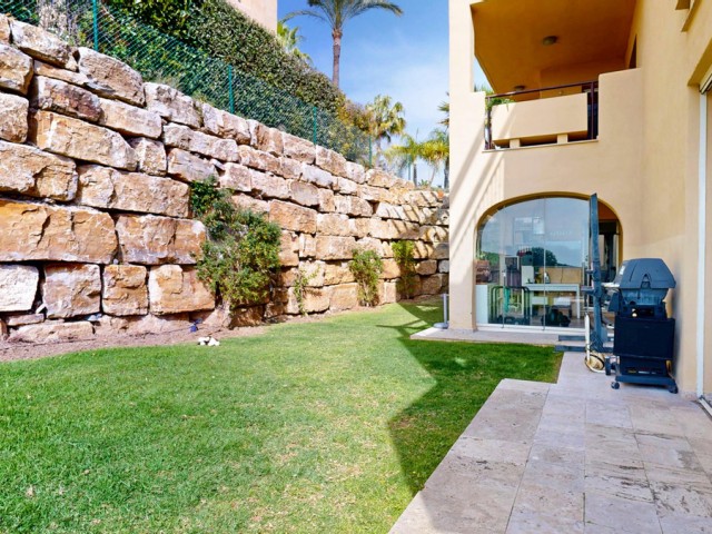 Apartamento con 4 Dormitorios  en Benahavís