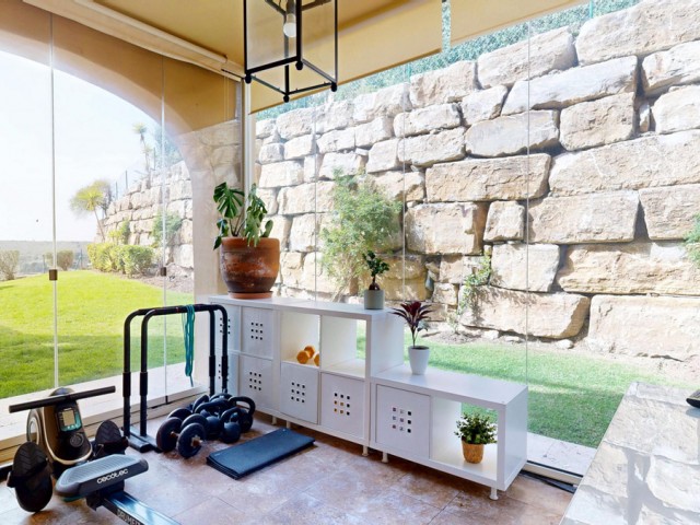 Apartamento con 4 Dormitorios  en Benahavís