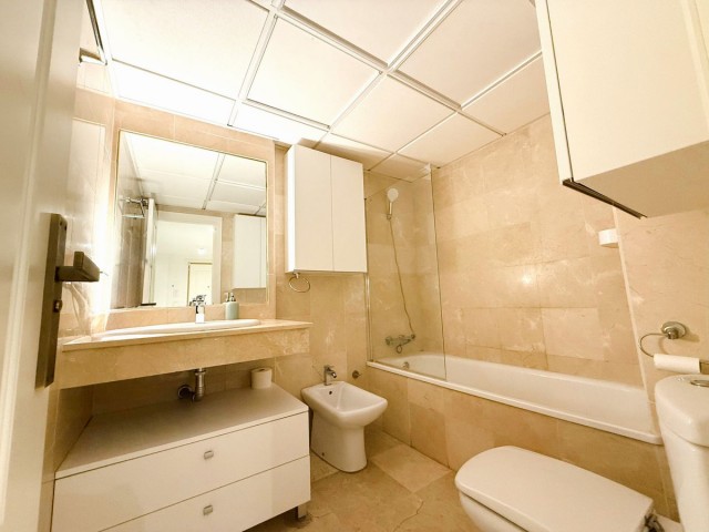 Apartamento con 2 Dormitorios  en Río Real