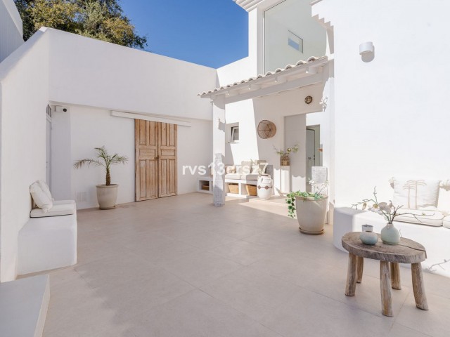 4 Slaapkamer Villa in El Rosario