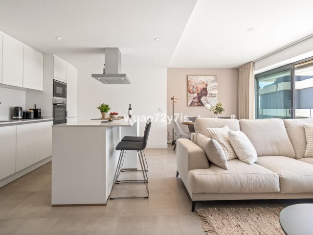 Appartement avec 3 Chambres  à Estepona