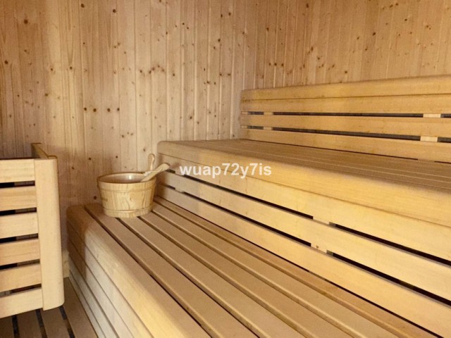 Appartement avec 3 Chambres  à Estepona