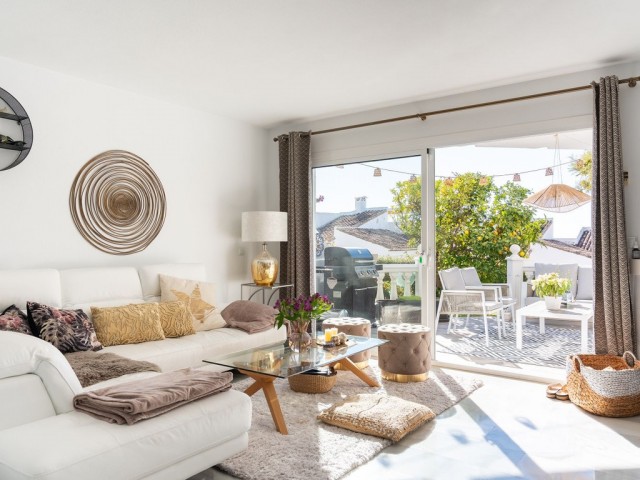 Maison mitoyenne avec 3 Chambres  à Calahonda