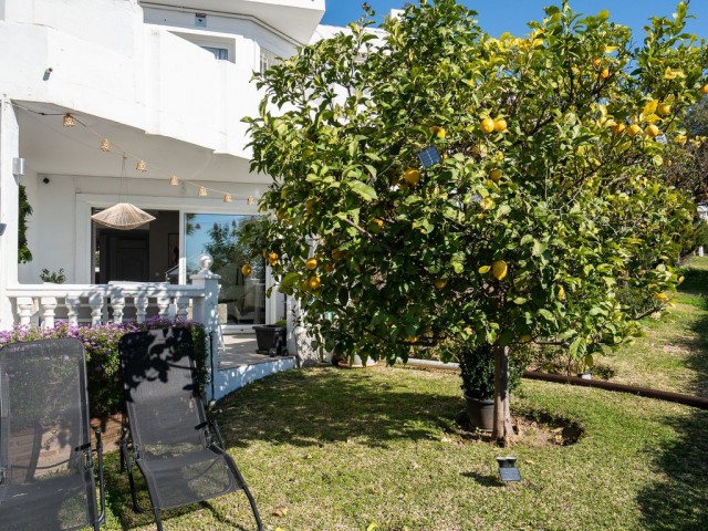 Maison mitoyenne avec 3 Chambres  à Calahonda