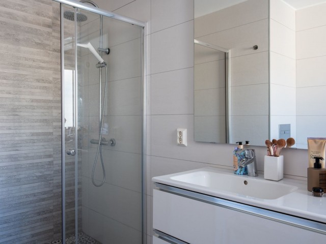 Maison mitoyenne avec 3 Chambres  à Calahonda